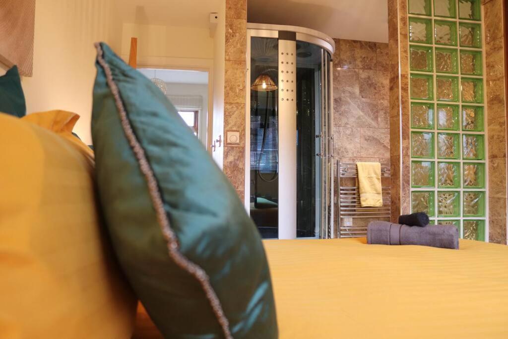 Cosy 3 Bedroom 2 Bathroom House With Parking Sheldon  Exterior foto
